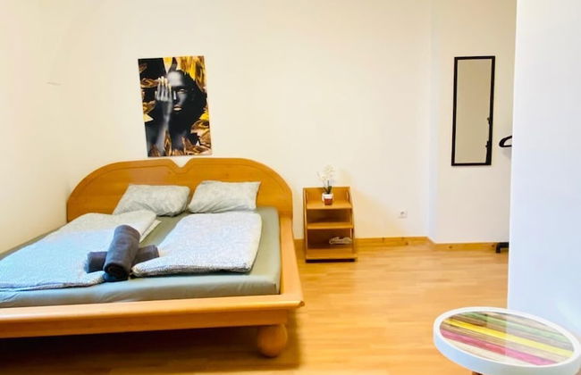 Stylish Shared 3-Bedroom Stay Near City - Foto 34