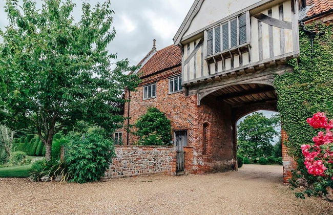 Lavish Tudor Estate Gardens - Sleeps 25 - Foto 39