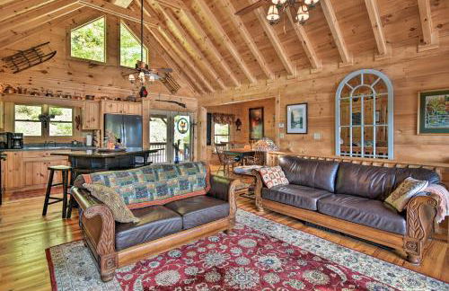 Cabin with BBQ and Games - Walk to Blue Ridge Parkway! - Foto 5