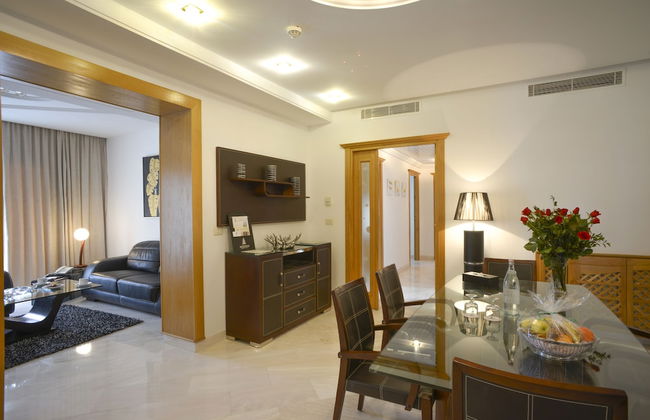 The Penthouse Suites Hotel - Photo 17