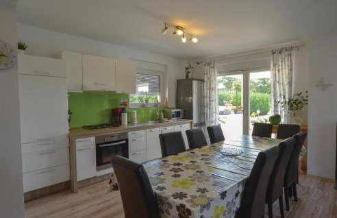 Gorgeous Home In Kanfanar With Wifi - Photo 36