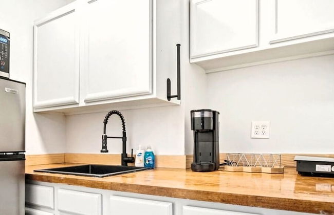 Beautiful Getaway Nears Asian Dist - Photo 3