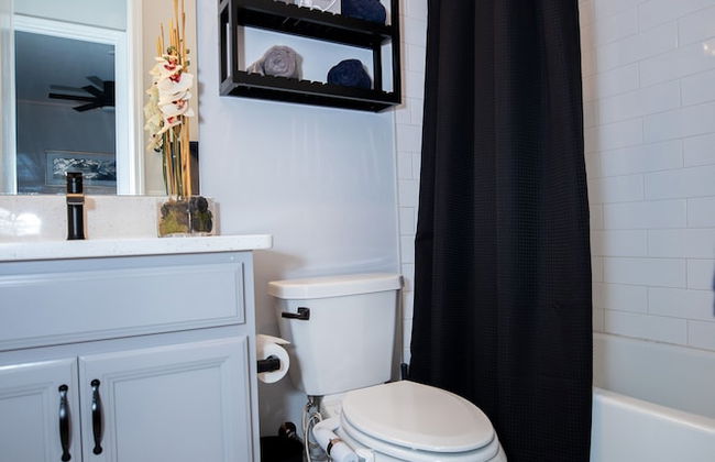 Brand New Modern Pet Friendly Zen Home W/ Private Home Theater & Hot Tub! 2 Bedroom Home by RedAwning - Photo 40