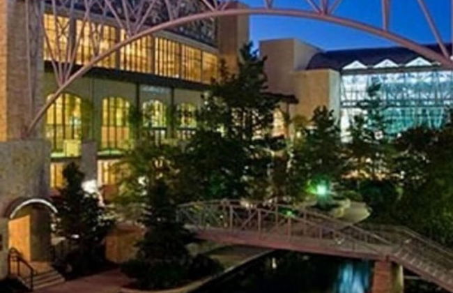 Cozy and Lovely 2BR 2BA Apt A Near Lively Downtown - Foto 25