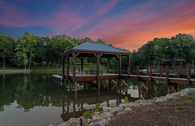 Gray Fox Lodge by Avantstay Waterslide Pool, Theater Sleeps 21 - Foto 55