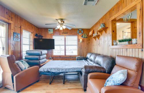 Waterfront Texas Abode with Boat Ramp, Pets Welcome - Foto 4