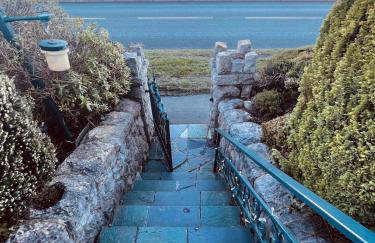 Gorwel is an Art Deco 1930s villa with sea views - Foto 6