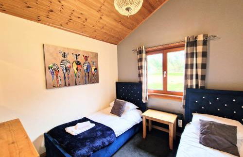 Kingfisher Lodge - Private Hot Tub - Infrared Sauna - Dog Friendly - Photo 6