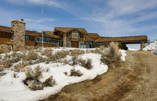 Cora Home with Mountain Views - Fishing On-Site! - Photo 44