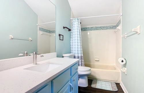 Spacious family home w pool & game room - Photo 80