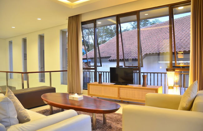 Oyama City View 4BR Villa with a Heated Pool - Photo 11