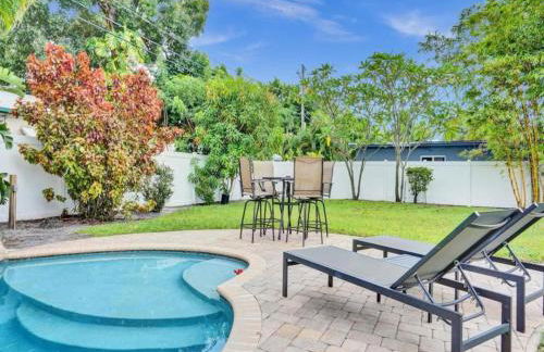 3 min. walk to Wilton Drive, pool and huge yard - Photo 5