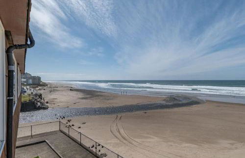 Oceanfront Suite - Top Floor - Sleeps 4 - Pool and Sauna - Foto 40