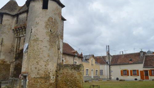 Maison de Bourg Rénovée avec Jardin et Salle de Jeux à Levroux - FR-1-591-204 - Foto 2