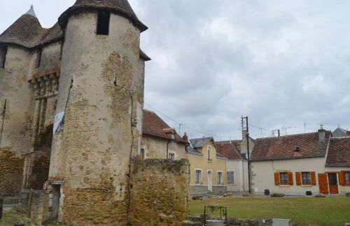 Maison de Bourg Rénovée avec Jardin et Salle de Jeux à Levroux - FR-1-591-204 - Foto 2