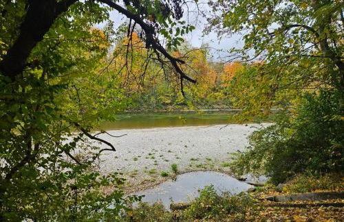 Quiet & Modern Studio near Tram & River Lech - Foto 12