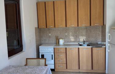 Private studio apartment with a garden and a terrace - Photo 9