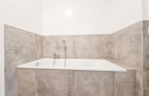 Tolstov Apartments - City Apartment with 3 Rooms - 15 Min Messe DUS & 10 Min Old Town DUS - Foto 8