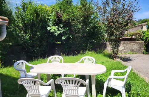 Maguilon H - 10 personnes - Proche rivière et Vals bains - Foto 14