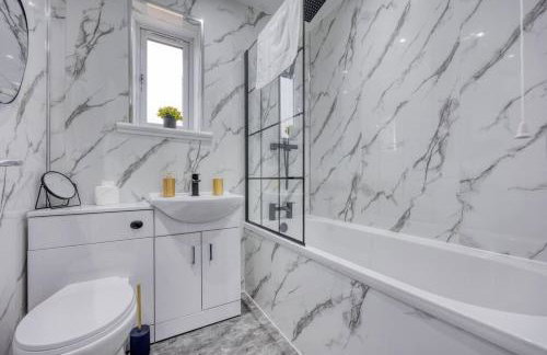 Charming Terrace House for Relaxing Retreat - Foto 17