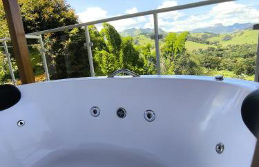 Hidromassagem, Varanda e Vista Pedra do baú - Foto 2