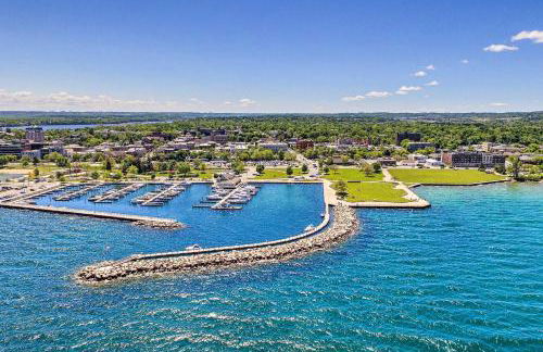 Downtown Traverse City Condo 32 Mi to Ski Slopes! - Foto 24