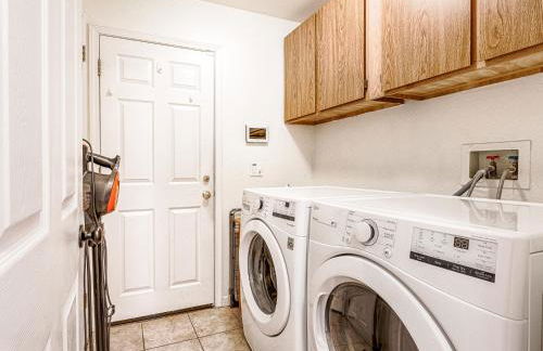 Spacious Oasis Hot Tub Backyard Garden 3BR/2BA - Foto 31