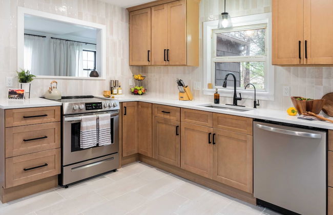 Charcoal Chalet by Avantstay A+ Design w/ Firepit - Foto 6