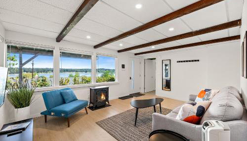 Water & Mountain View Apt - Walk to Waterfront - Foto 1