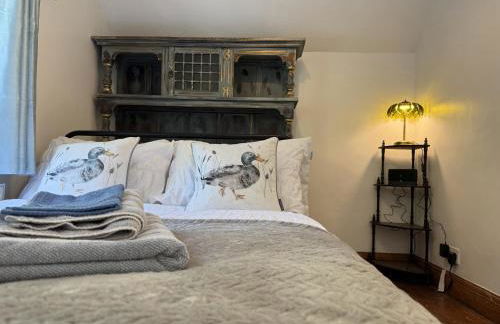 Caterham 3 Bed House, Free on street Parking - Photo 8