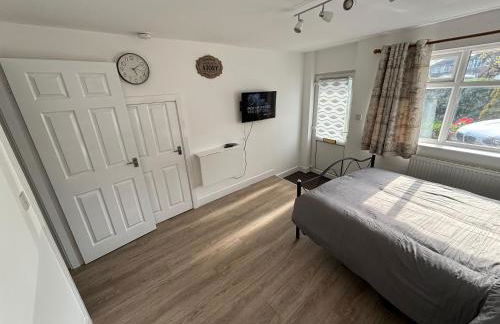 Modern & Cozy Gem - 10min to City Center - Parking - Foto 10