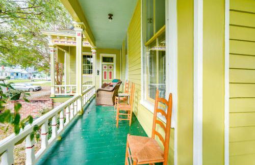 Ornate Victorian Home with Courtyard and Fire Pit! - Foto 38