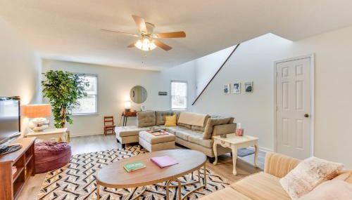 Charming Seneca Home - 3 Mi to Memorial Stadium! - Foto 2