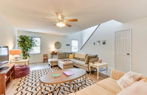 Charming Seneca Home - 3 Mi to Memorial Stadium! - Foto 2