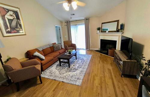 Aerie Oaks Cottage-5min to Lake, 20min to Columbia - Foto 2