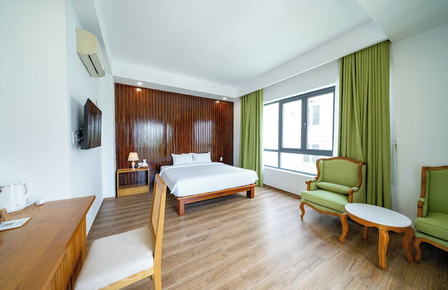 Palm River Boutique - Photo 17