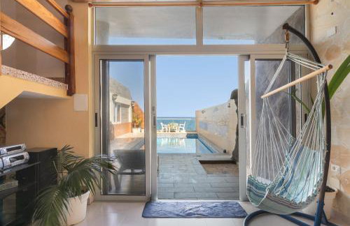 Seaside House With Heated Pool - Photo 4