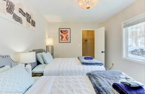 The Hut House 3BR 3BA Game Room Massage Chair - Foto 65