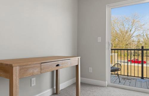 Luxe King Bed, Balcony, Garage in Downtown Raleigh - Foto 63