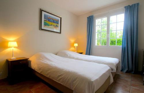 Villa in France with Pool and Private Garden - Foto 9