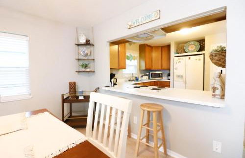 SUNNY DAZE Walk to Beach 2 Decks Pet Friendly Has a Mini Bar - Foto 17