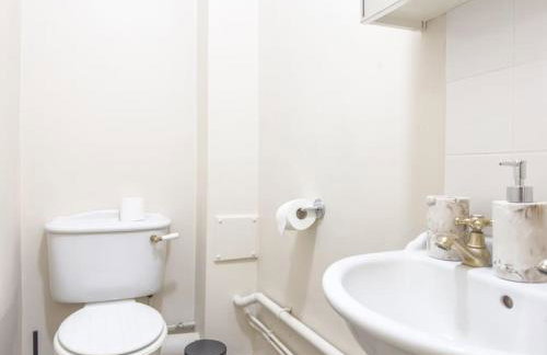 Last-Minute Specials l Modern 2 Double Bed Apartment for 5 Guests l Hofin Stays Short Lets & Serviced Accommodation - Foto 15