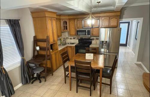 1 BR 1 Bath Airport SpaceX LNG WashDry Yard Patio Pets - Foto 14