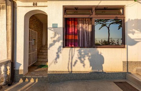 2 Bedroom Nice Apartment In Stara Baska - Foto 7