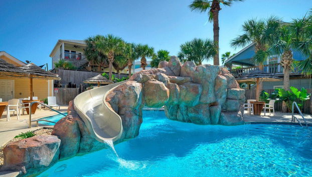 Private Yard, Cornhole, Resort Pool Oasis w/ Slide Down the Shore by Avantstay - Foto 4, Interior