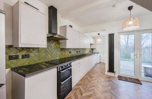 Contractor Heaven! Chic and Cosy Derby House! - Foto 1