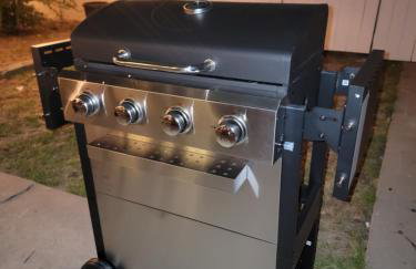 Private and large 2 bedroom house with Pool table, backyard and office near attractions - Foto 10