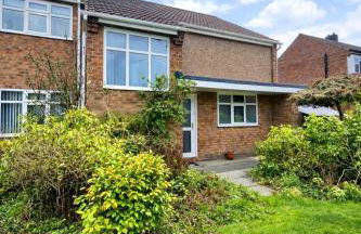 Bright Haven 6 Mins to Airport with Driveway & Garden Sleeps 7 - Foto 5