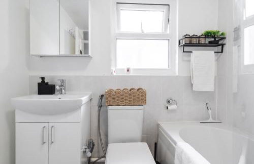 Newly Renovated 4BR House with lots of amenities - Foto 58