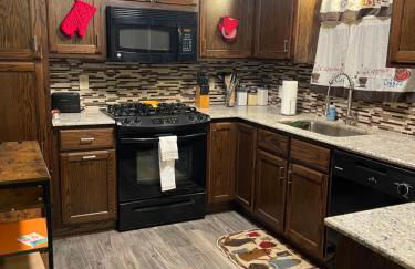 Comfy 3 Bed 2 Bath EZ Access To Santa's Wonderland - Foto 5